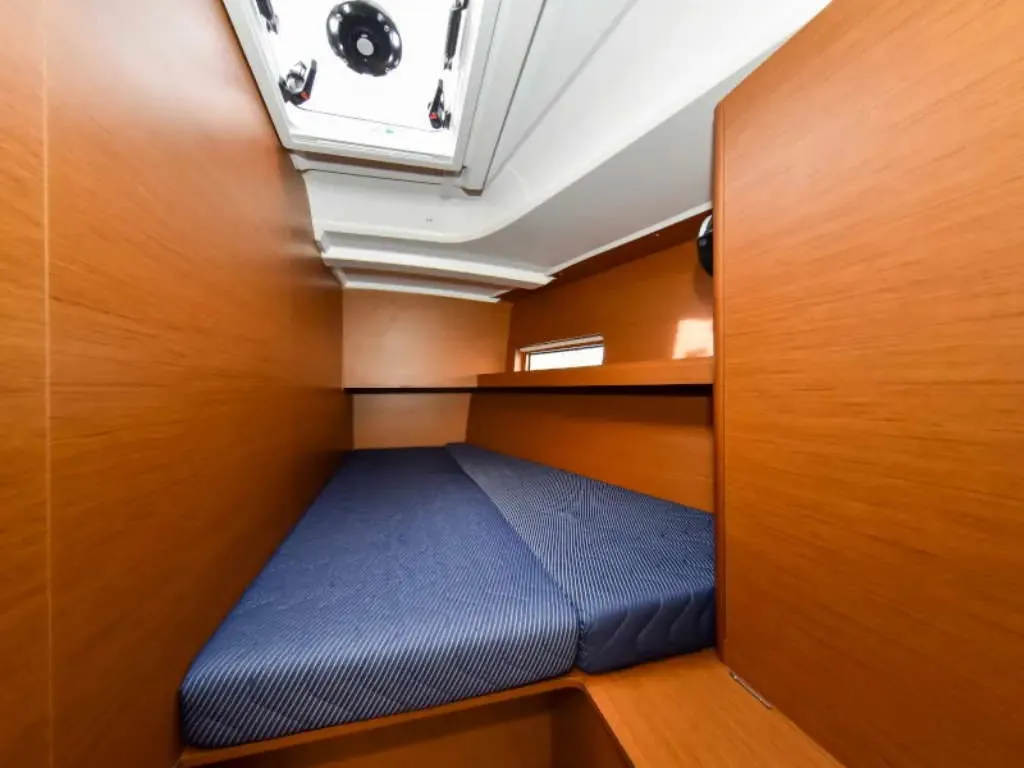 Cabin on New Horizons II, a Jeanneau Sun Loft 47 sailboat at La Favière, France