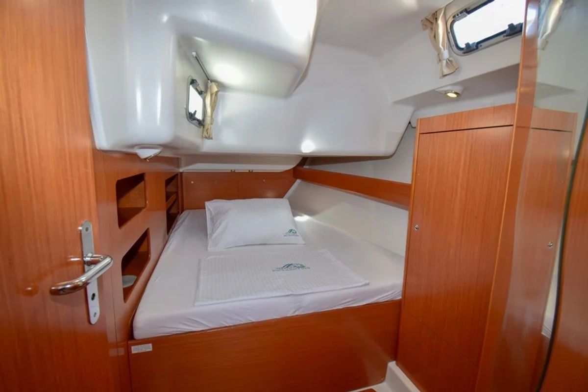 Cabin on Filyos, a Beneteau Cyclades 50.5 sailboat at Marmaris, Turkey