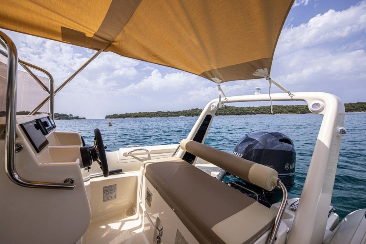 Cockpit of 281744ML, a Barracuda 530 RIB motorboat at Mali Lošinj, Croatia