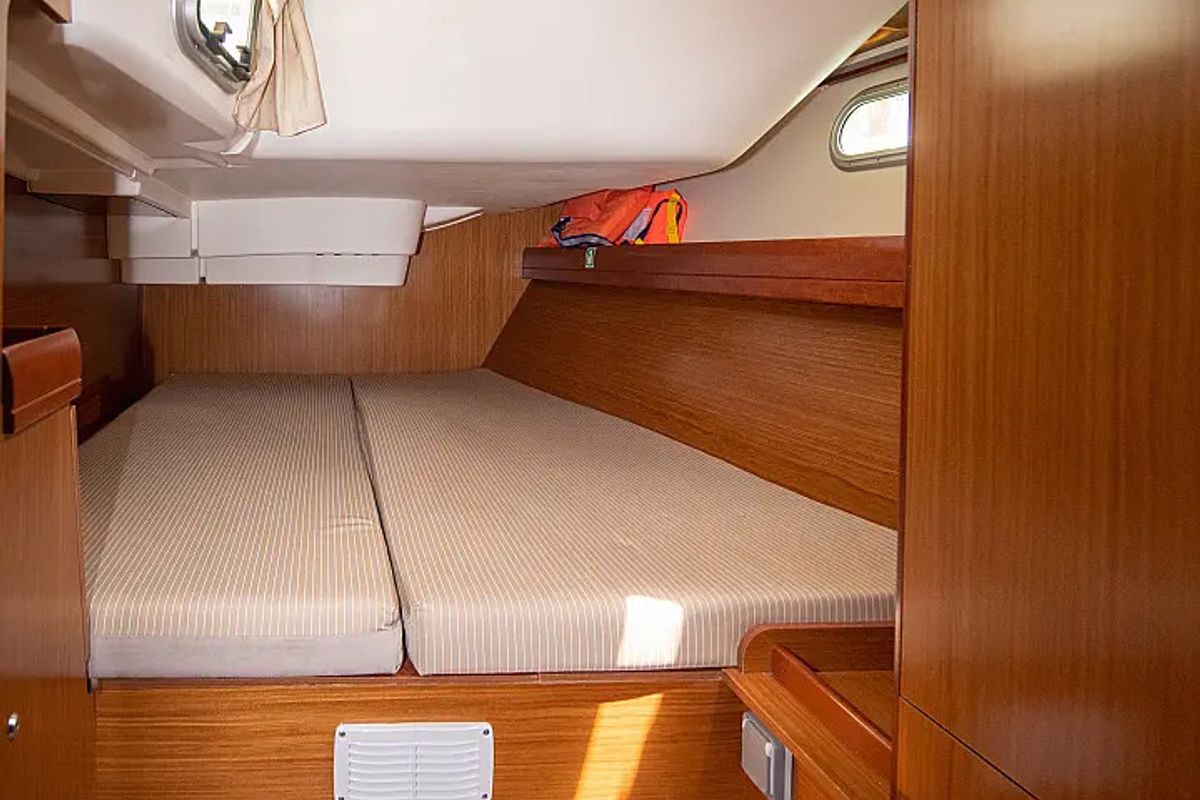 Cabin on Mila, a Jeanneau Sun Odyssey 42 i sailboat at Volos Municipality, Greece