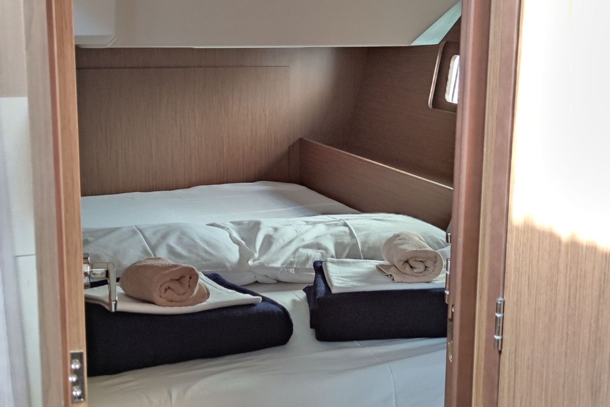 Cabin on Everest, a Beneteau Oceanis 46.1 sailboat at Rogač, Croatia