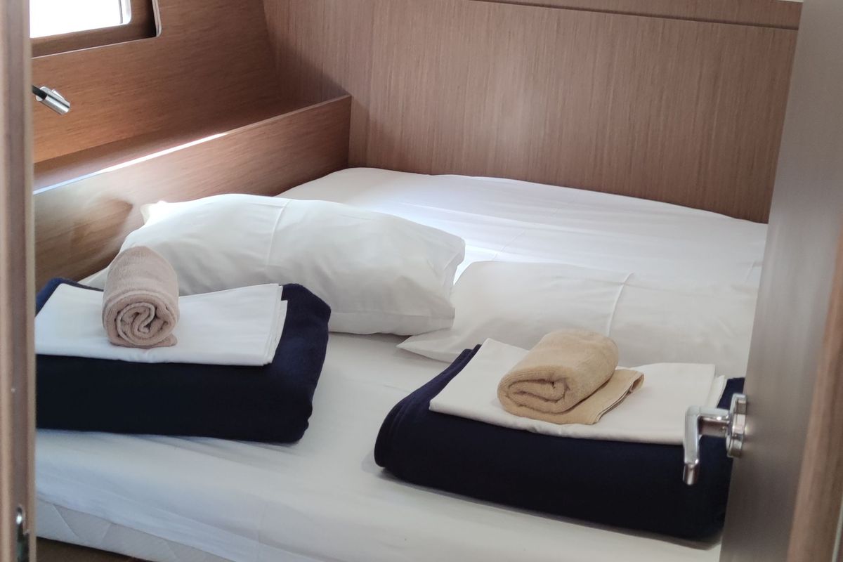 Cabin on Everest, a Beneteau Oceanis 46.1 sailboat at Rogač, Croatia