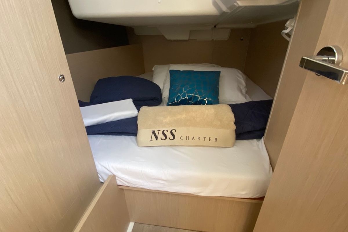 Cabin on Polis, a Beneteau Oceanis 35.1 sailboat at Rosignano Solvay, Italy