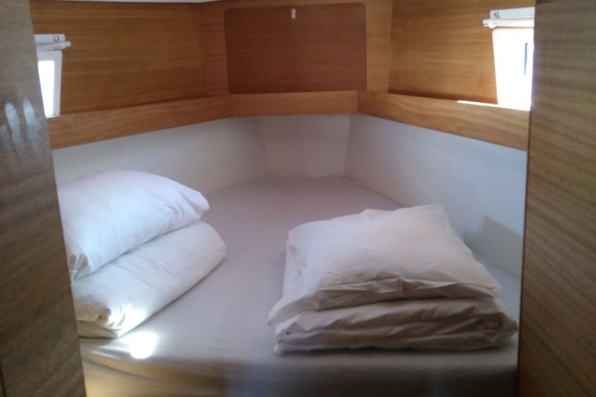 Cabin on Sea Cloud 3, a Elan Impression 45.1 sailboat at Grad Pula, Croatia