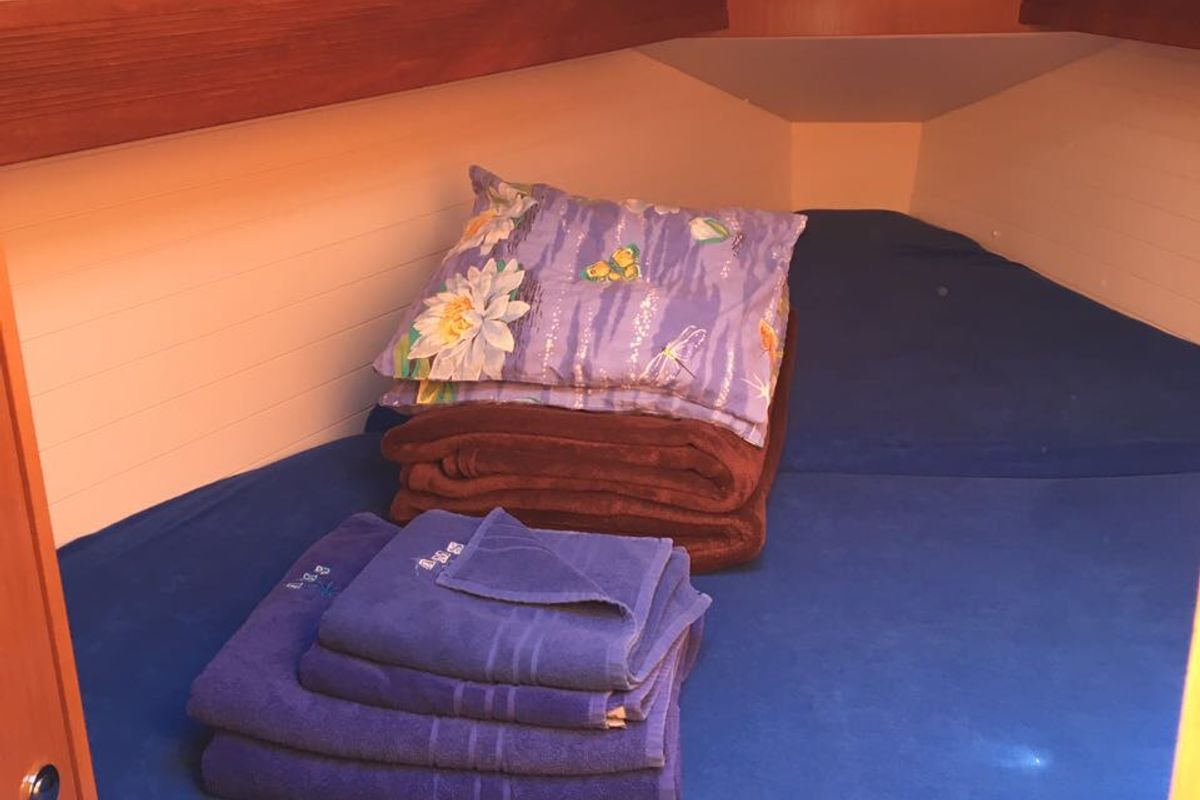 Cabin on Nici, a Bavaria Cruiser 32 sailboat at Općina Vrsar, Croatia