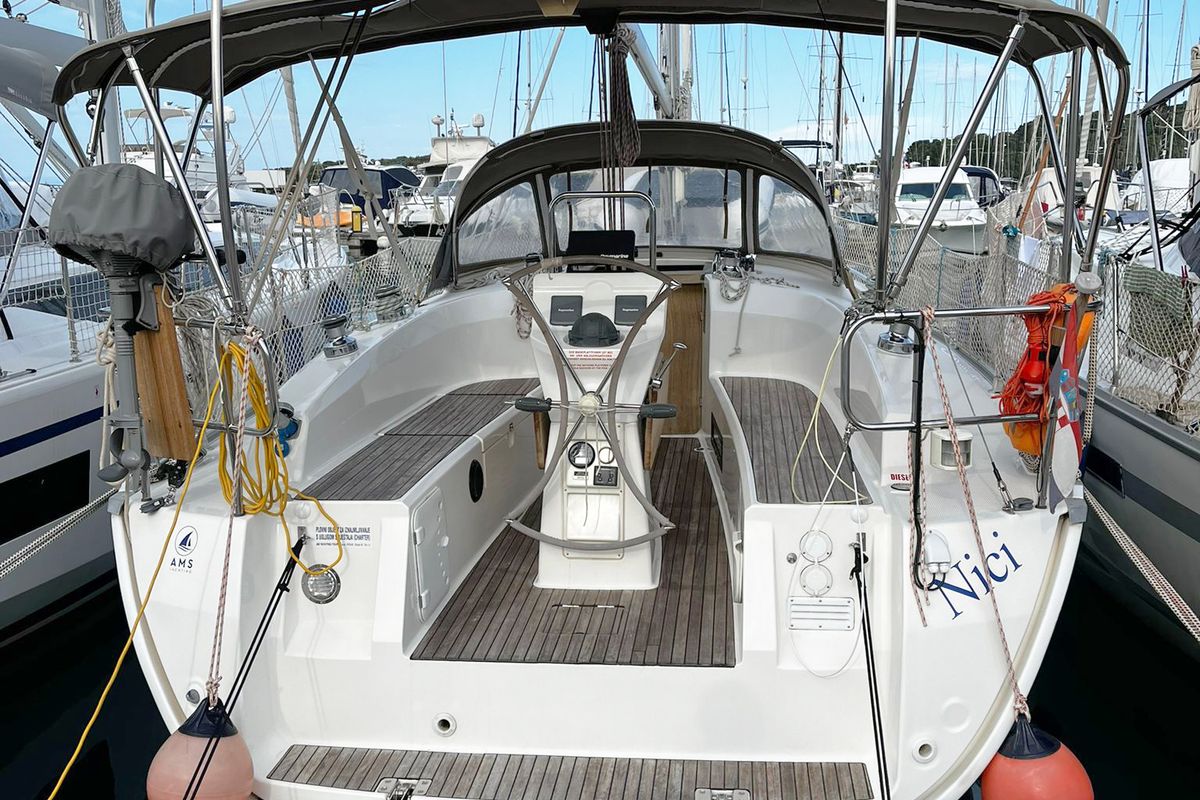Cockpit of Nici, a Bavaria Cruiser 32 sailboat at Općina Vrsar, Croatia