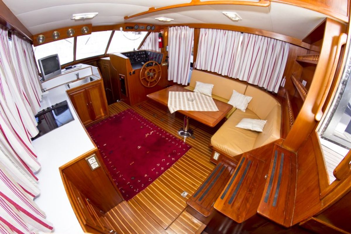 Salon of Holiday, a Staryacht 1670 motorboat at Primošten, Croatia