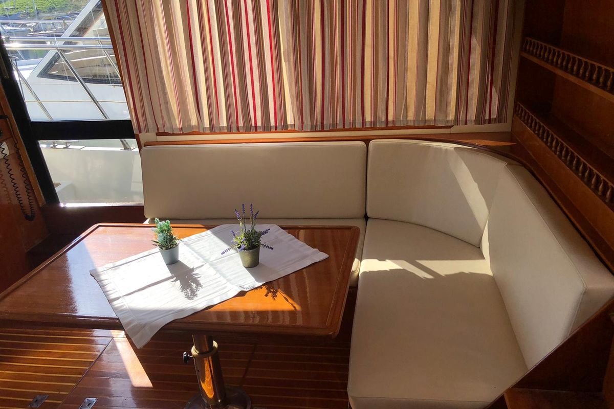 Salon of Holiday, a Staryacht 1670 motorboat at Primošten, Croatia