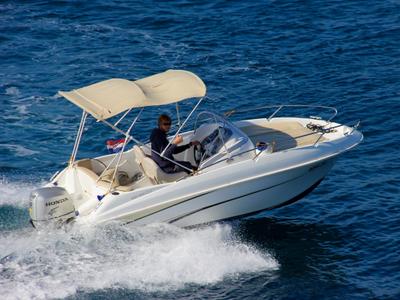 Exterior view of Beneteau Flyer 550 SUNdeck, a Beneteau Flyer 550 motorboat at Grad Trogir, Croatia