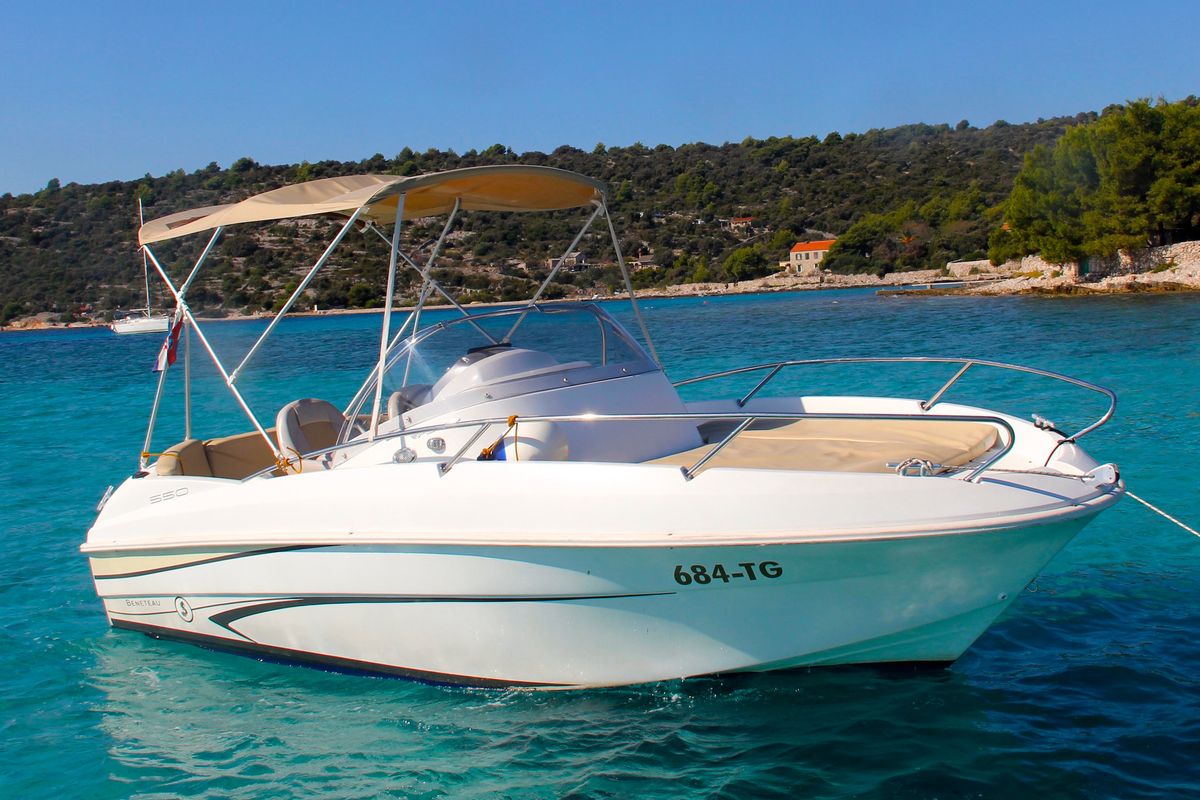 Exterior view of Beneteau Flyer 550 SUNdeck, a Beneteau Flyer 550 motorboat at Grad Trogir, Croatia