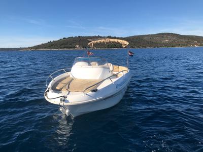 Exterior view of Beneteau Flyer 550 SUNdeck, a Beneteau Flyer 550 motorboat at Grad Trogir, Croatia