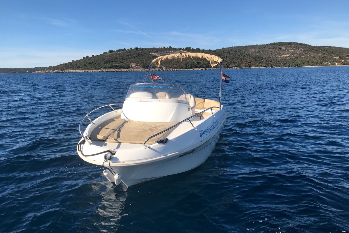 Exterior view of Beneteau Flyer 550 SUNdeck, a Beneteau Flyer 550 motorboat at Grad Trogir, Croatia