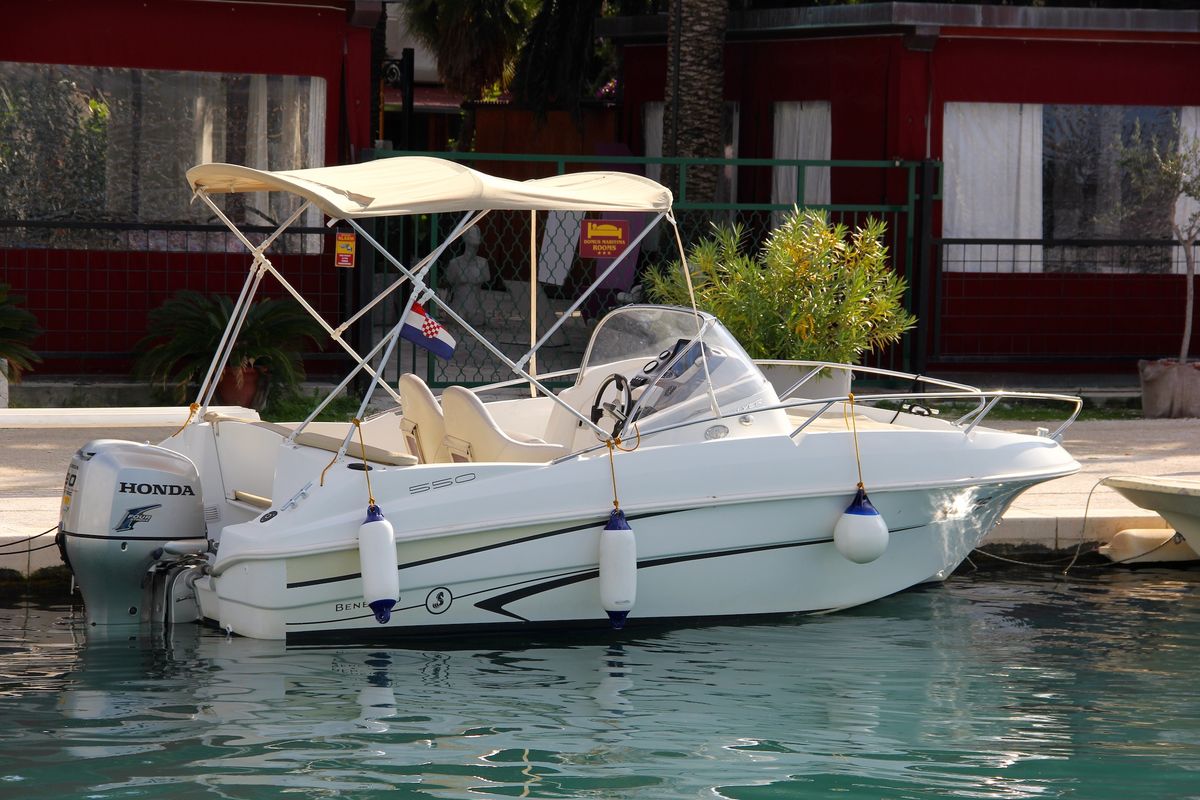 Exterior view of Beneteau Flyer 550 SUNdeck, a Beneteau Flyer 550 motorboat at Grad Trogir, Croatia