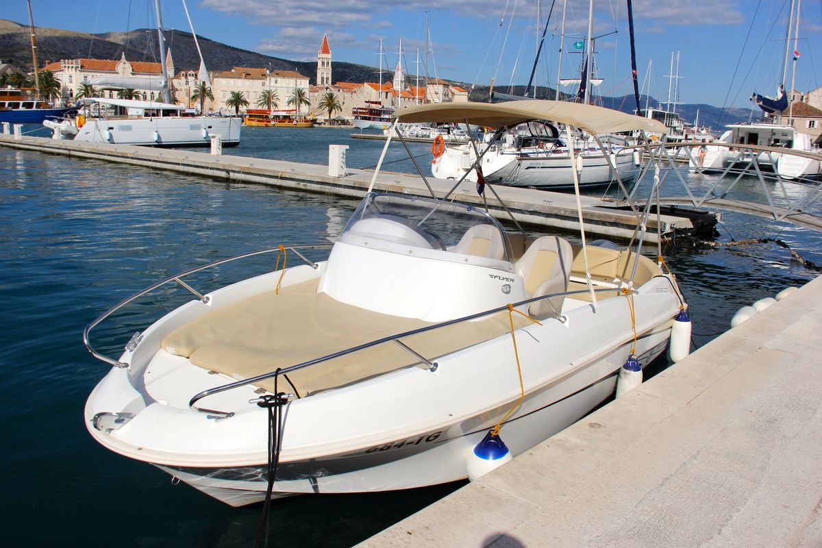 Exterior view of Beneteau Flyer 550 SUNdeck, a Beneteau Flyer 550 motorboat at Grad Trogir, Croatia