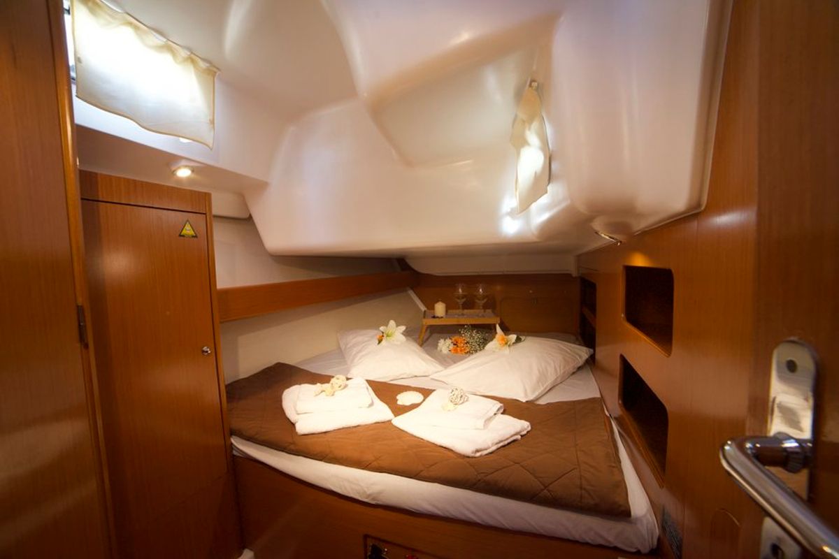 Cabin on Azzuro, a Beneteau Cyclades 50.5 sailboat at Athens, Greece