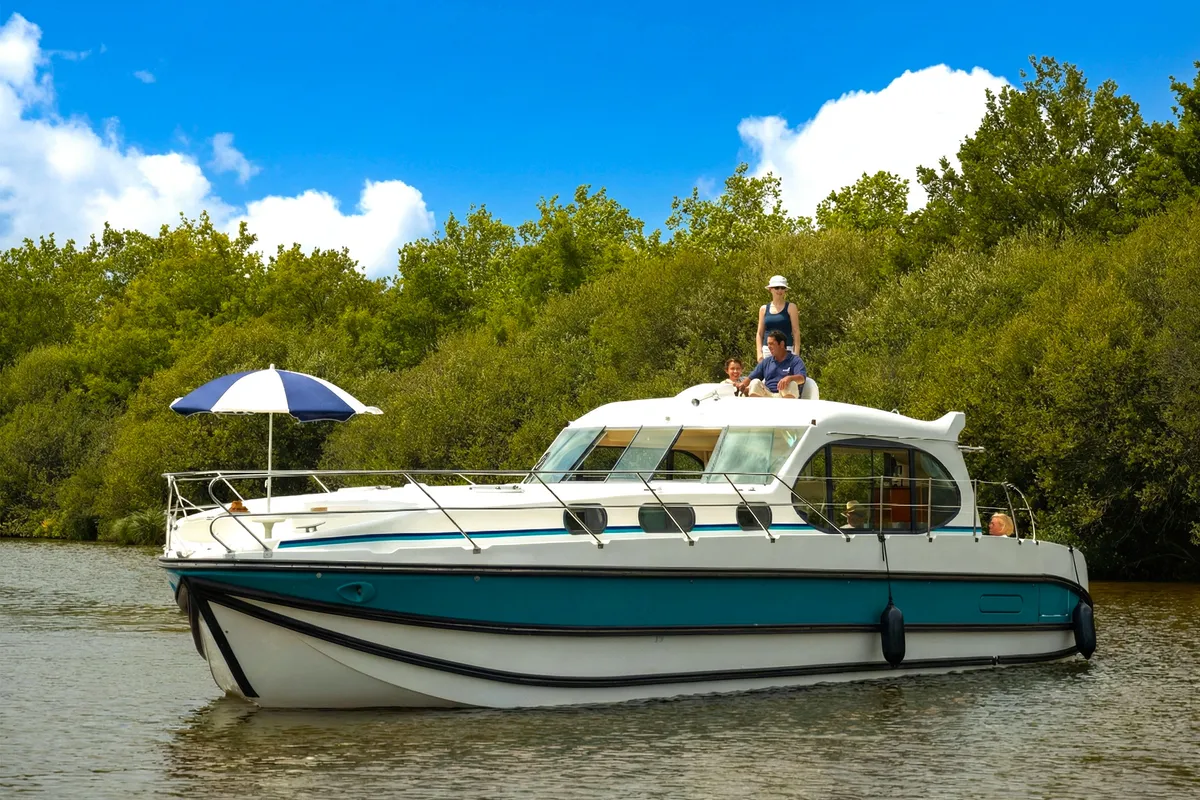 Cruiser Premium 6/8 Pers., a Nicols Nicols Estivale Sixto motorboat at Kisköre, Hungary