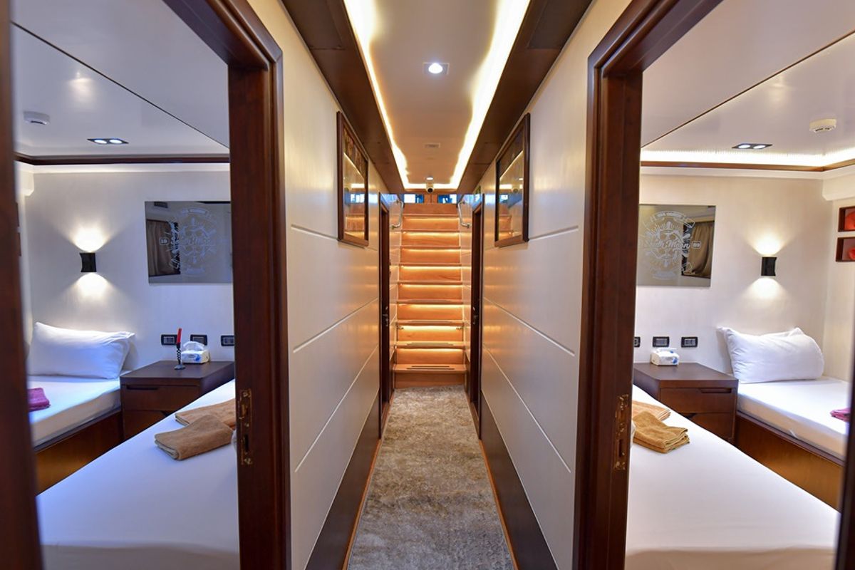 Cabin on Twin bed cabin lower deck 1, a Gulet Luxury Motor Yacht motorboat at Sharm El Sheikh, Egypt