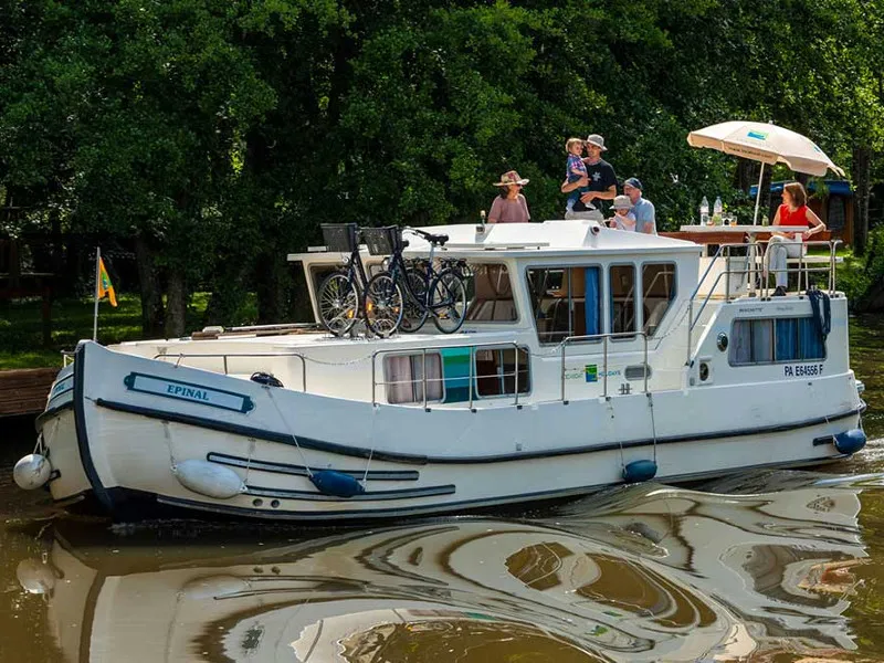 Exterior view of 1165-13, a Pénichette 1165 motorboat at Lutzelbourg, France
