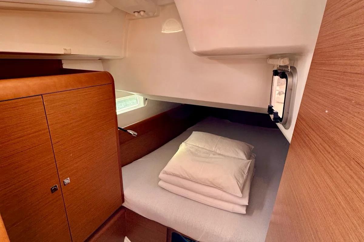 Cabin on Bowie, a Jeanneau Sun Odyssey 419 sailboat at Općina Sukošan, Croatia