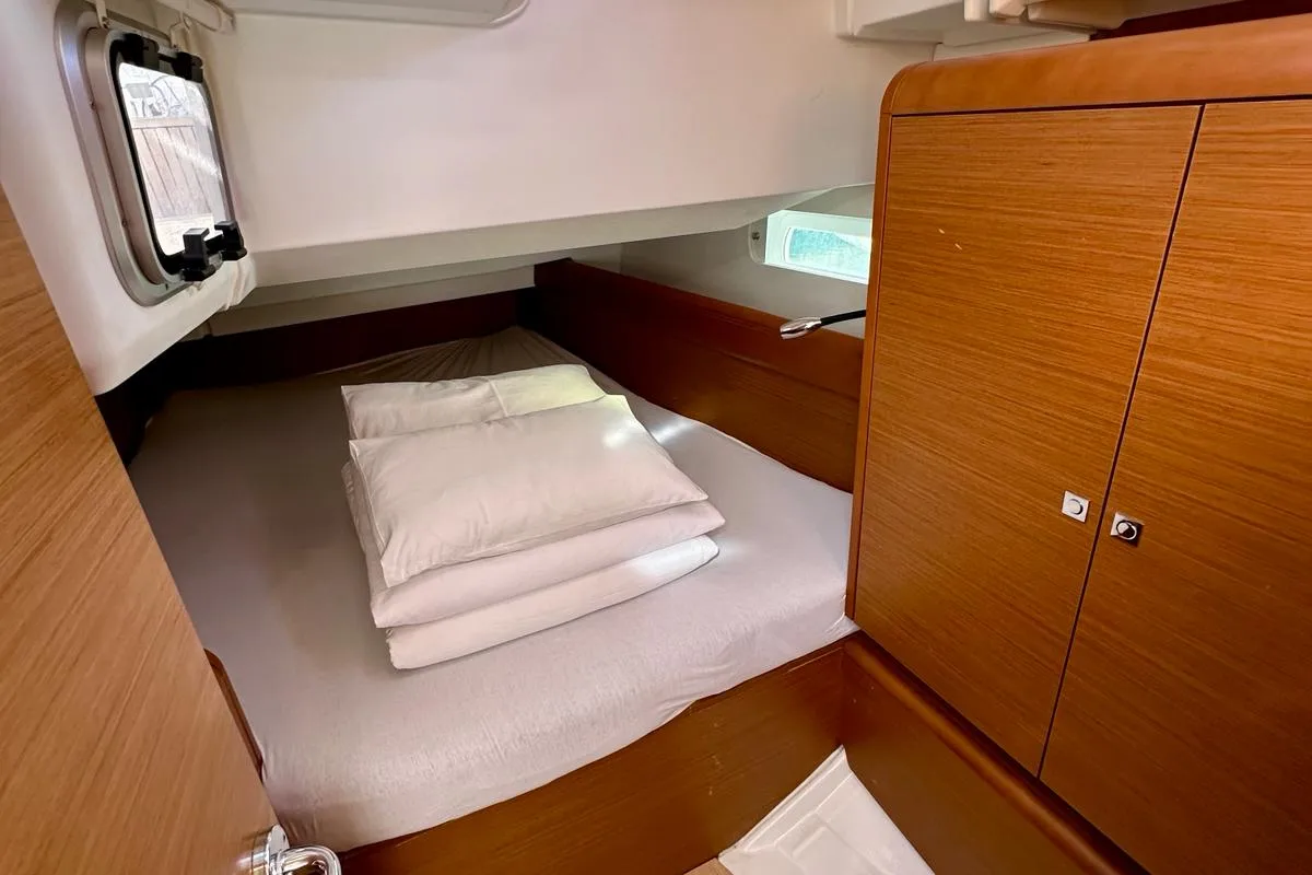Cabin on Bowie, a Jeanneau Sun Odyssey 419 sailboat at Općina Sukošan, Croatia