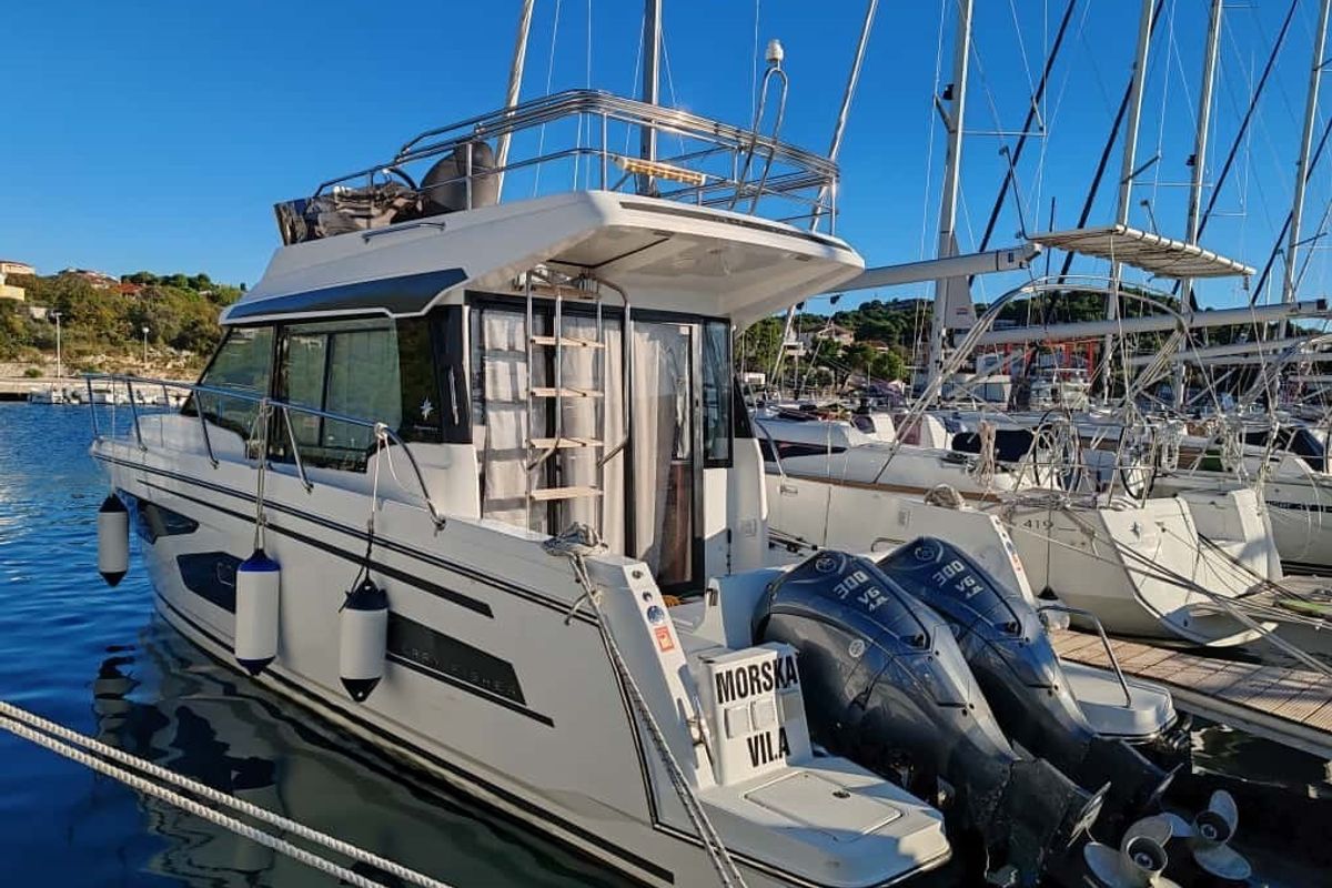 Exterior view of Morska Vila, a Jeanneau Merry Fisher 1095 FLY motorboat at Općina Pakoštane, Croatia