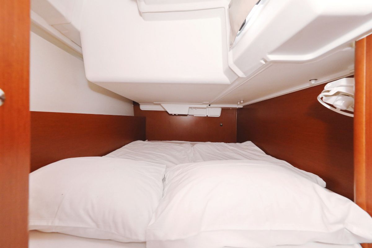 Cabin on Idila, a Beneteau Oceanis 35.1 sailboat at Općina Sukošan, Croatia