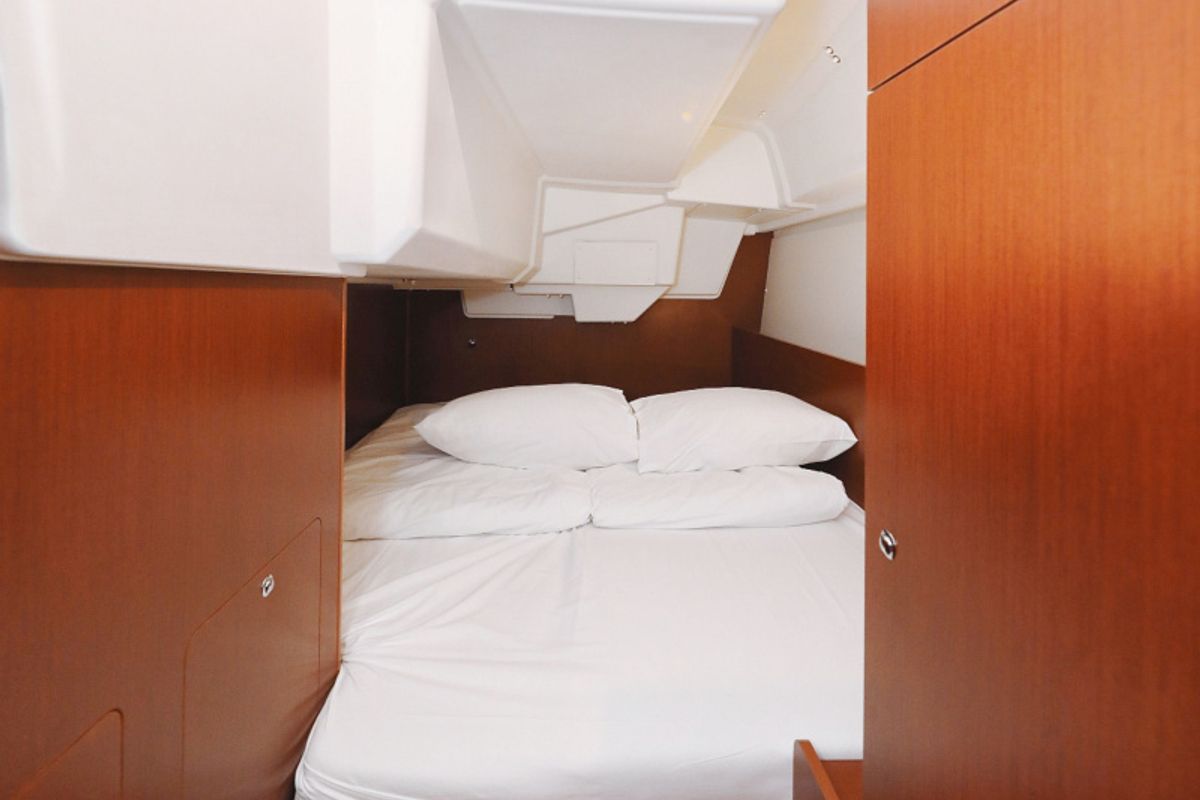Cabin on Idila, a Beneteau Oceanis 35.1 sailboat at Općina Sukošan, Croatia
