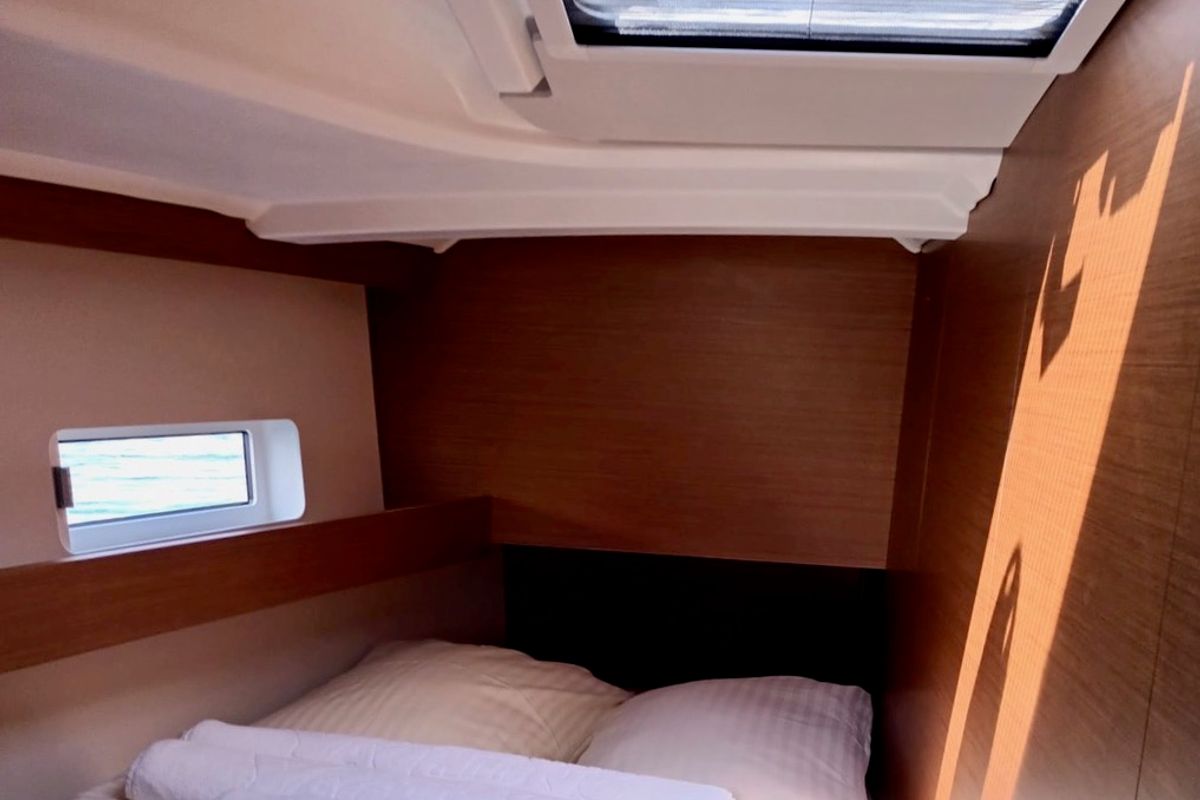 Cabin on Ma Cherie, a Jeanneau Sun Odyssey 490 sailboat at Grad Šibenik, Croatia