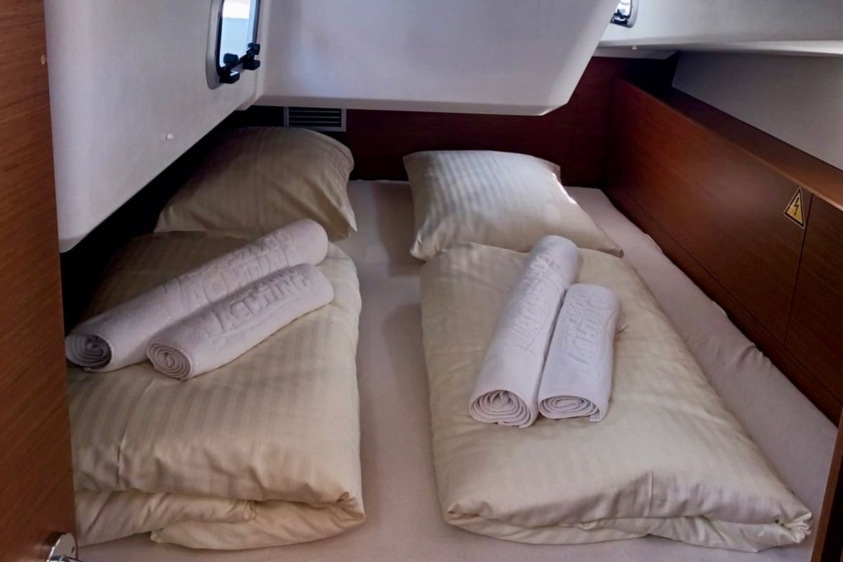 Cabin on Ma Cherie, a Jeanneau Sun Odyssey 490 sailboat at Grad Šibenik, Croatia