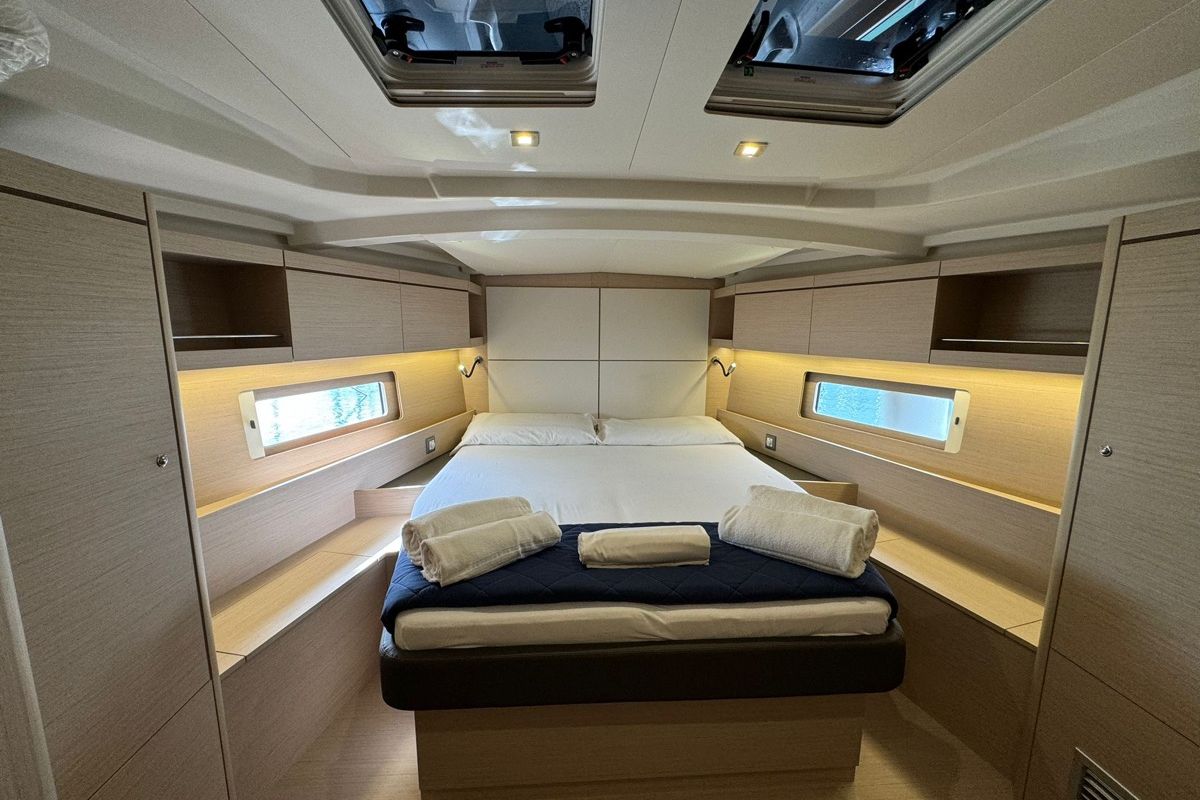 Cabin on Callisto, a Beneteau Oceanis 46.1 sailboat at Salerno, Italy