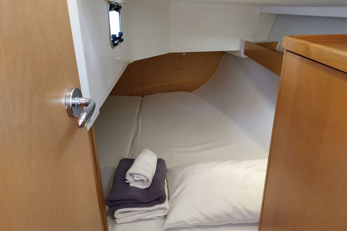 Cabin on Amathea, a Jeanneau Sun Odyssey 319 sailboat at Volos Municipality, Greece