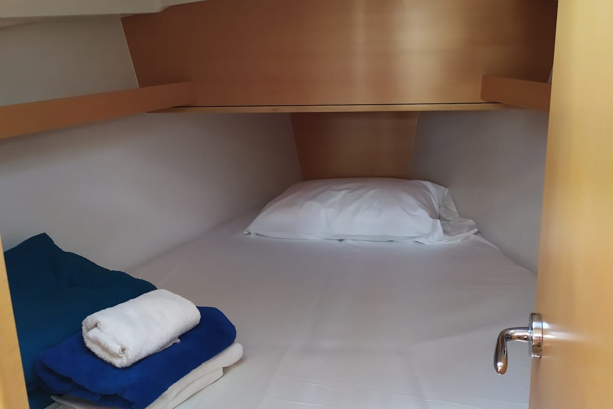 Cabin on Amathea, a Jeanneau Sun Odyssey 319 sailboat at Volos Municipality, Greece