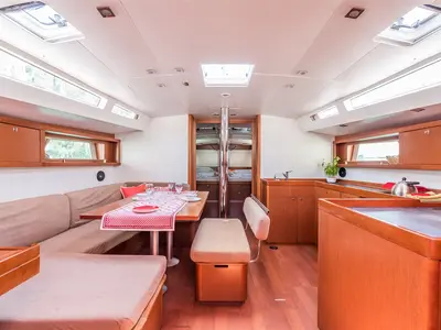 Salon of Ultra Dubrovnik, a Beneteau Oceanis 48 sailboat at Općina Medulin, Croatia