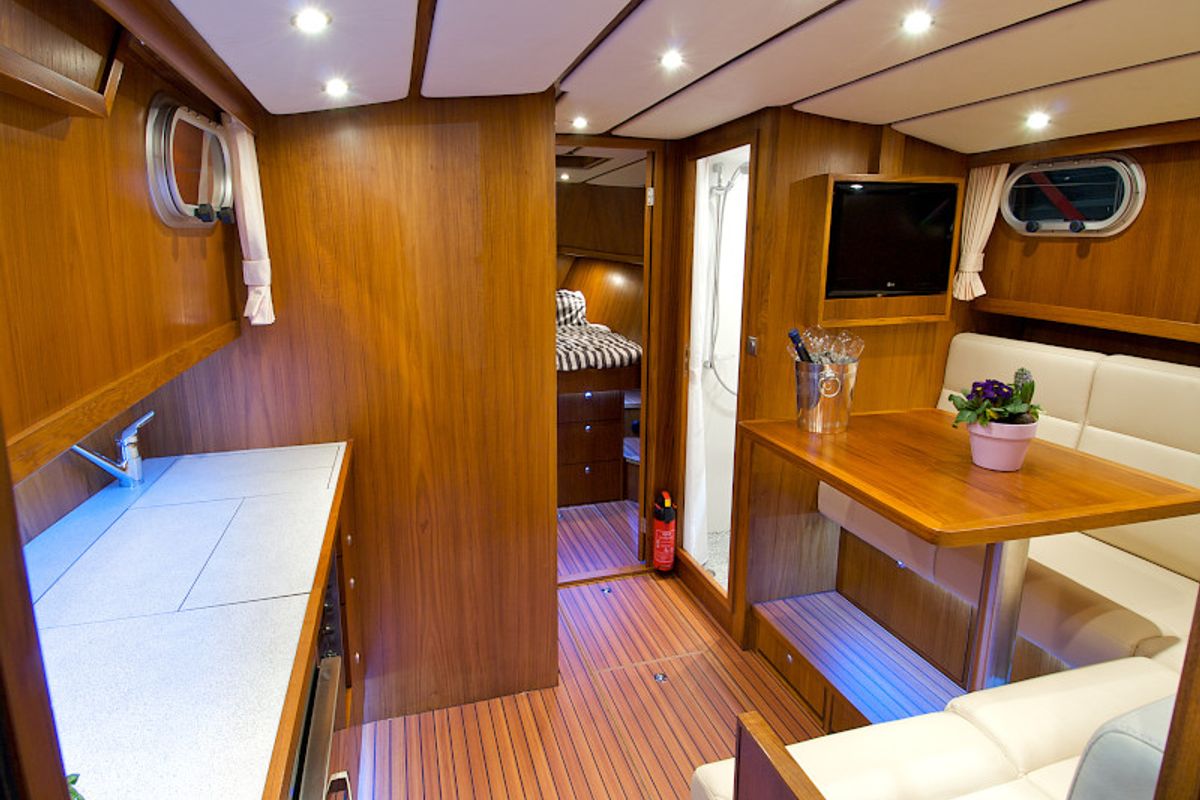 Galley of Drait 140, a De Drait Bravoure 34 motorboat at Drachten, Netherlands