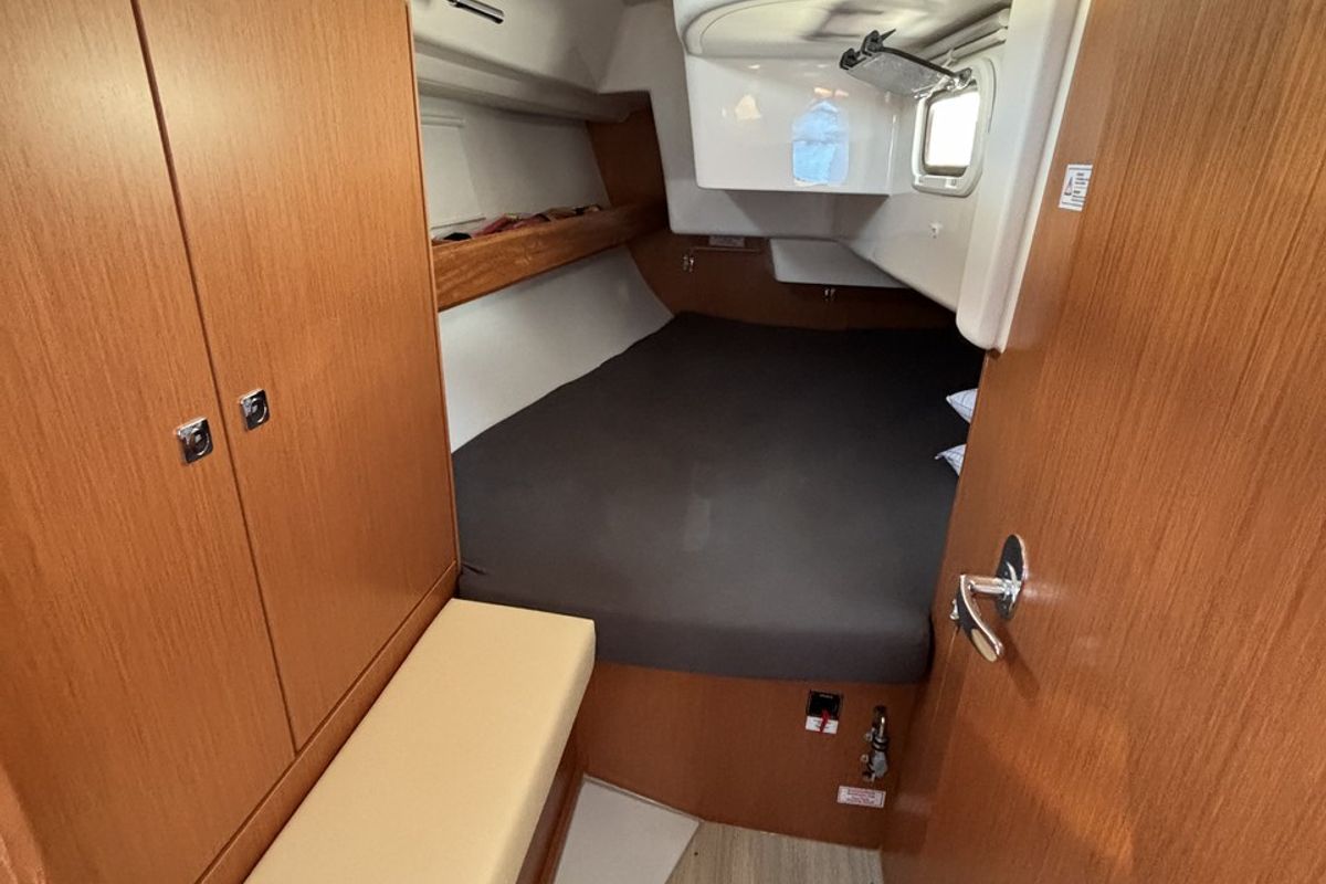 Cabin on 3 Lune, a Bavaria Cruiser 34 sailboat at Grad Pula, Croatia