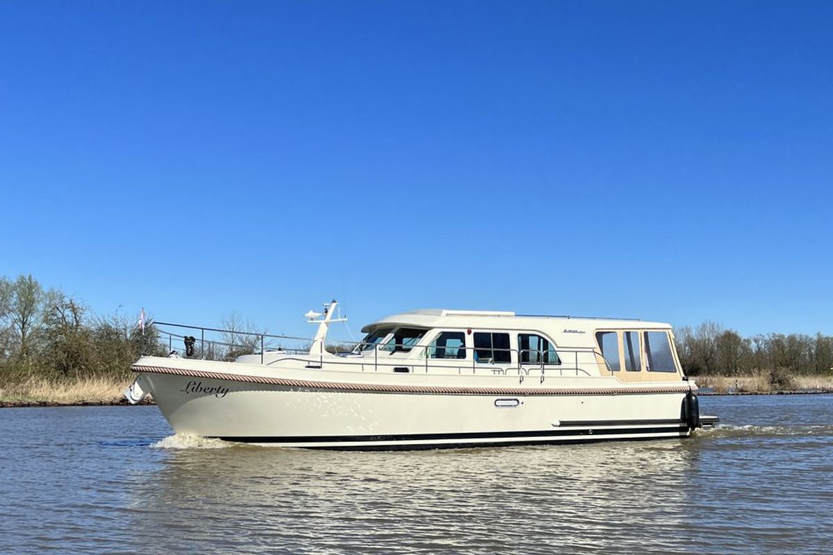 Exterior view of Liberty, a Linssen Grand Sturdy 40.0 Sedan motorboat at Heukelum, Netherlands