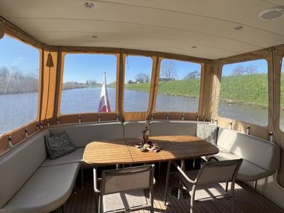 Deck of Liberty, a Linssen Grand Sturdy 40.0 Sedan motorboat at Heukelum, Netherlands