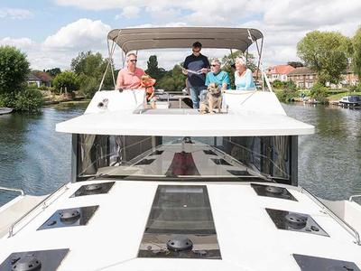Deck of Horizon 4 - Premier 29, a Cygnet Horizon 4 motorboat at Migennes, France