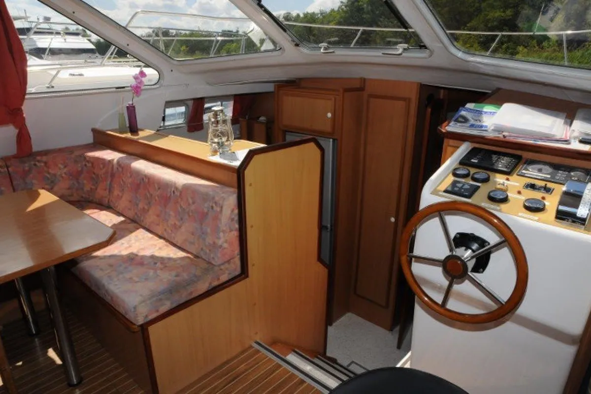 Cockpit of Ariadne, a Gulet Tarpon 42 TP motorboat at Lübz, Germany