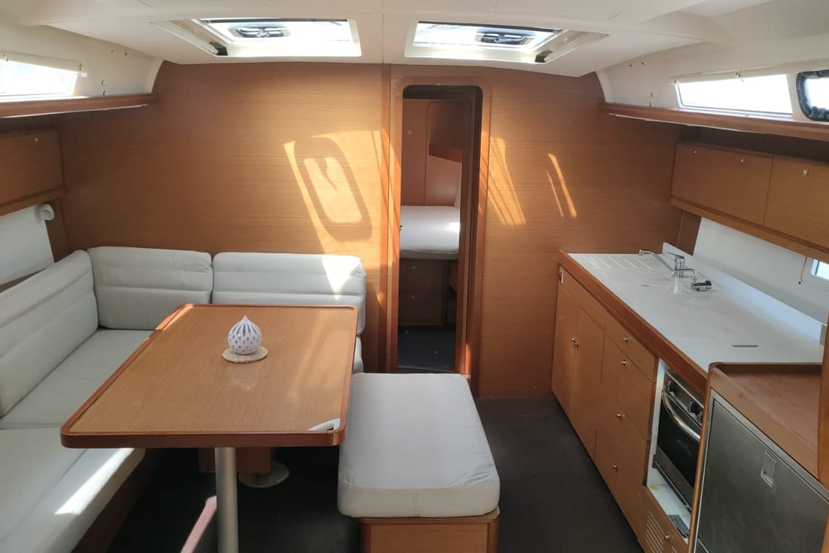 Salon of Pinacolada, a Dufour 460 GL sailboat at Milazzo, Italy
