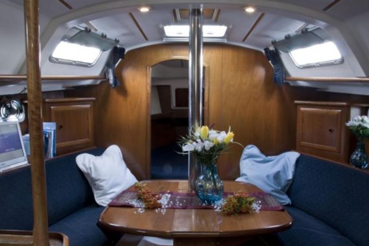 Salon of Romantika, a Beneteau Oceanis 331 sailboat at Gouvia, Greece