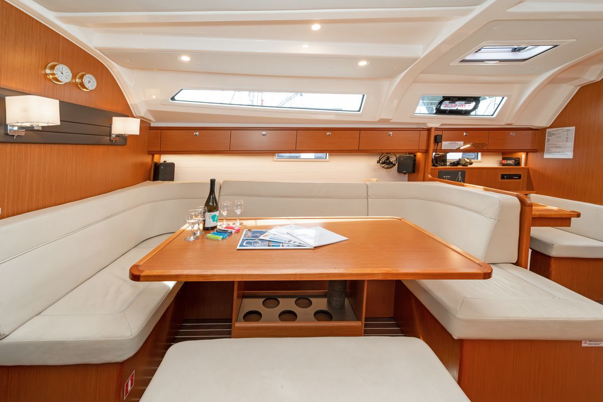Salon of Laertis, a Bavaria Cruiser 41 sailboat at Volos Municipality, Greece