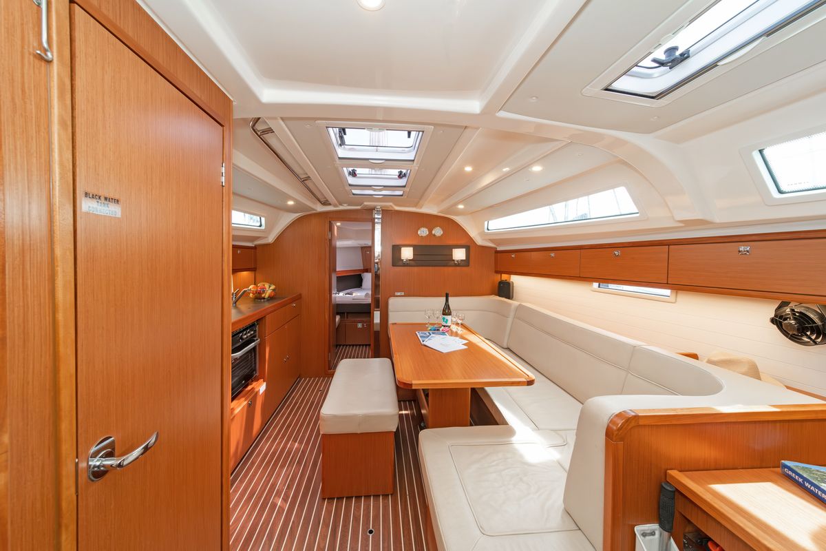 Salon of Laertis, a Bavaria Cruiser 41 sailboat at Volos Municipality, Greece