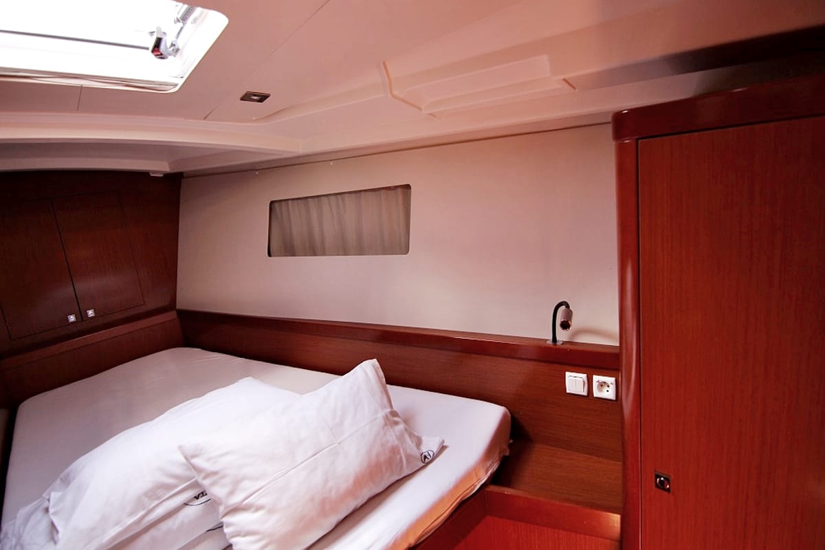 Cabin on Golden Dreams, a Beneteau Oceanis 45 sailboat at Općina Sukošan, Croatia