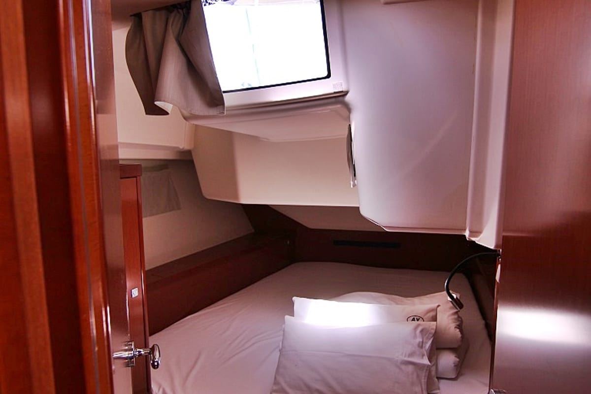 Cabin on Golden Dreams, a Beneteau Oceanis 45 sailboat at Općina Sukošan, Croatia