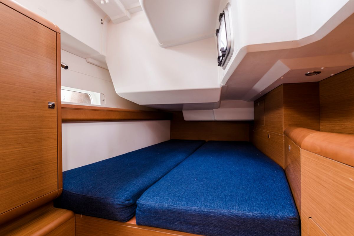 Cabin on Odysseus, a Jeanneau Sun Odyssey 479 sailboat at Tourlos, Greece