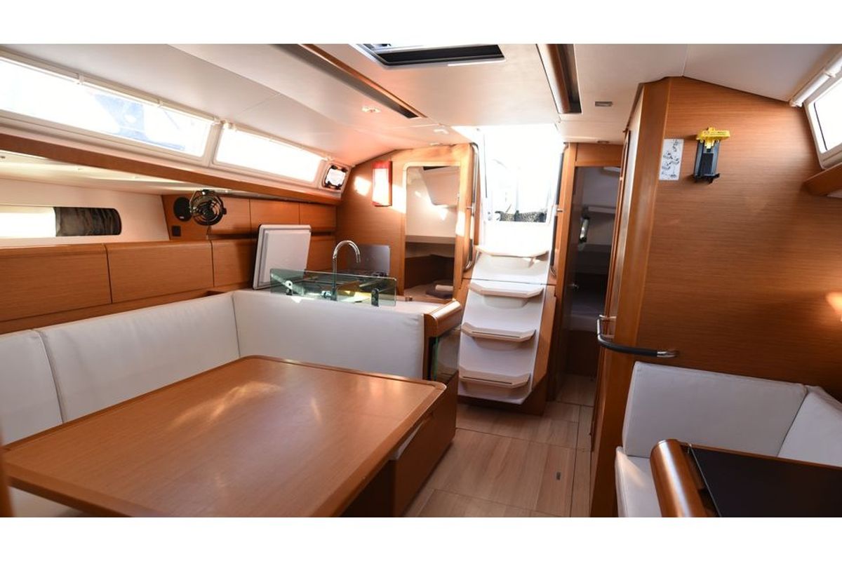 Salon of Eulimene, a Jeanneau Sun Odyssey 419 sailboat at Volos Municipality, Greece