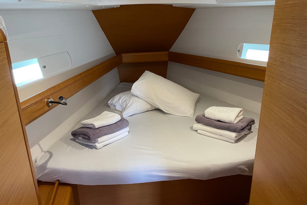 Cabin on Eulimene, a Jeanneau Sun Odyssey 419 sailboat at Volos Municipality, Greece