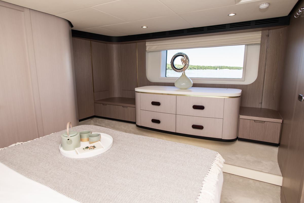 Cabin on Alibaba, a Azimut 60 motorboat at Grad Šibenik, Croatia