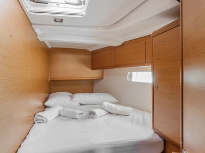 Cabin on Perro Blanco, a Jeanneau Sun Odyssey 519 sailboat at Neo Klima, Greece